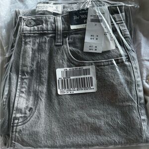 Abercrombie Curve Love Ultra High Rise 90s jeans